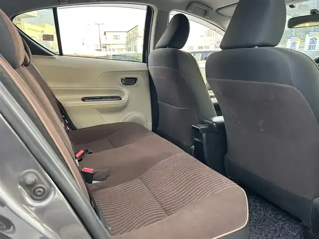 トヨタ アクア G 沖縄県 2014(平26)年 6.9万km グレーメタリック (株)IDOMが運営する【じしゃロンコザ店】の自社ローン専用車両になりますこちらは現金またはオートローンご利用時の価格です。自社ローンご希望の方は別途その旨お申付け下さい/純正ナビ　/ＥＴＣ　/パワーステアリング　/パワーウィンドウ　/アイドリングストップ　/純正フロアマット　/オートライト/LEDヘッドライト/プッシュスタート/スマートキー　/スペアキー　/取扱説明書