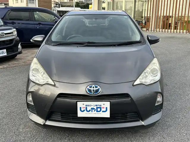 トヨタ アクア G 沖縄県 2014(平26)年 6.9万km グレーメタリック (株)IDOMが運営する【じしゃロンコザ店】の自社ローン専用車両になりますこちらは現金またはオートローンご利用時の価格です。自社ローンご希望の方は別途その旨お申付け下さい/純正ナビ　/ＥＴＣ　/パワーステアリング　/パワーウィンドウ　/アイドリングストップ　/純正フロアマット　/オートライト/LEDヘッドライト/プッシュスタート/スマートキー　/スペアキー　/取扱説明書