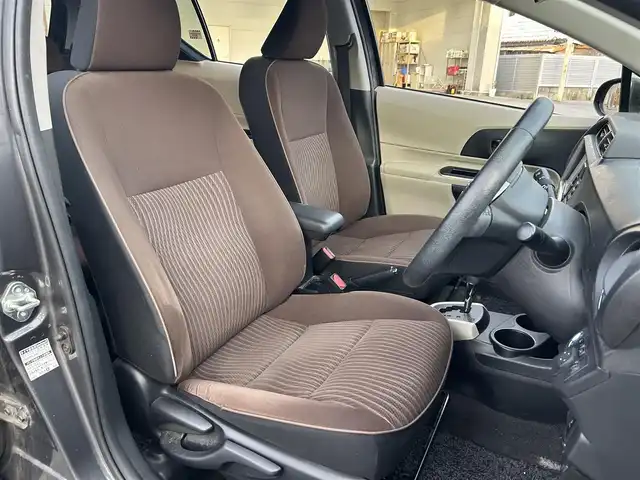 トヨタ アクア G 沖縄県 2014(平26)年 6.9万km グレーメタリック (株)IDOMが運営する【じしゃロンコザ店】の自社ローン専用車両になりますこちらは現金またはオートローンご利用時の価格です。自社ローンご希望の方は別途その旨お申付け下さい/純正ナビ　/ＥＴＣ　/パワーステアリング　/パワーウィンドウ　/アイドリングストップ　/純正フロアマット　/オートライト/LEDヘッドライト/プッシュスタート/スマートキー　/スペアキー　/取扱説明書