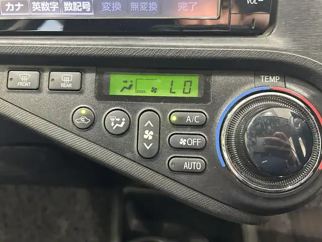 トヨタ アクア G 沖縄県 2014(平26)年 6.9万km グレーメタリック (株)IDOMが運営する【じしゃロンコザ店】の自社ローン専用車両になりますこちらは現金またはオートローンご利用時の価格です。自社ローンご希望の方は別途その旨お申付け下さい/純正ナビ　/ＥＴＣ　/パワーステアリング　/パワーウィンドウ　/アイドリングストップ　/純正フロアマット　/オートライト/LEDヘッドライト/プッシュスタート/スマートキー　/スペアキー　/取扱説明書