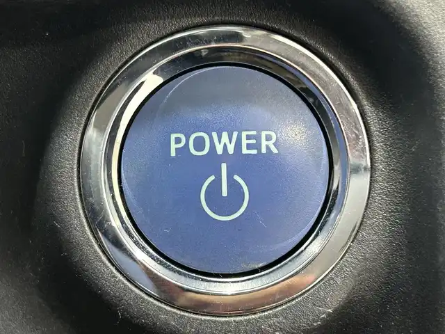 トヨタ アクア G 沖縄県 2014(平26)年 6.9万km グレーメタリック (株)IDOMが運営する【じしゃロンコザ店】の自社ローン専用車両になりますこちらは現金またはオートローンご利用時の価格です。自社ローンご希望の方は別途その旨お申付け下さい/純正ナビ　/ＥＴＣ　/パワーステアリング　/パワーウィンドウ　/アイドリングストップ　/純正フロアマット　/オートライト/LEDヘッドライト/プッシュスタート/スマートキー　/スペアキー　/取扱説明書