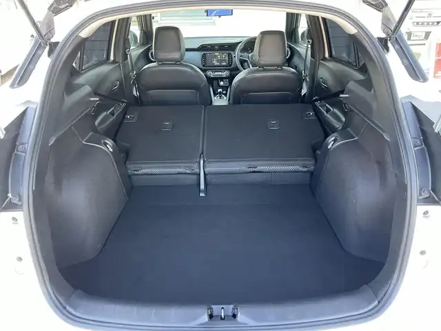 日産 キックス X 福岡県 2022(令4)年 5.4万km ブリリアントホワイトパール/ピュアブラック 2トーン ワンオーナー/プロパイロット/インテリジェントルームミラー/純正9インチメモリナビ【MM321D-L】/　(AM/FM/CD/DVD/Bluetooth/フルセグTV/)/インテリジェントアラウンドビューモニター/バック/フロント/サイドカメラ/運転支援/・インテリジェント エマージェンシーブレーキ/・踏み間違い衝突防止アシスト/・車線逸脱警報/・車線逸脱防止支援システム/・ヒルスタートアシスト/・ビークルダイナミクスコントロール/ふらつき警報/純正17インチホルミホイール/ルーフレール/純正前後ドライブレコーダー【DH5-D】/純正ビルトインETC2.0/黒ハーフレザーシート/ステアリングヒーター/革巻きステアリング/ステアリングスイッチ/シートヒーター（D/N）/純正ドアバイザー/純正フロアマット/ISOFIX対応/スペアキー×1/保証書/取扱説明書