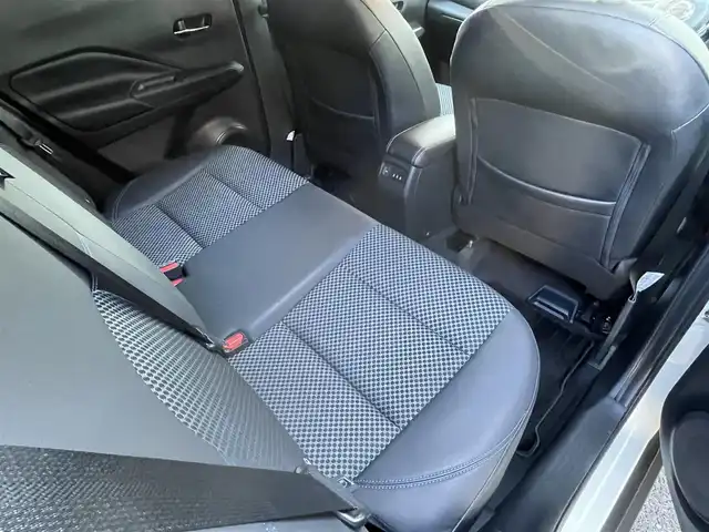 日産 キックス X 福岡県 2022(令4)年 5.4万km ブリリアントホワイトパール/ピュアブラック 2トーン ワンオーナー/プロパイロット/インテリジェントルームミラー/純正9インチメモリナビ【MM321D-L】/　(AM/FM/CD/DVD/Bluetooth/フルセグTV/)/インテリジェントアラウンドビューモニター/バック/フロント/サイドカメラ/運転支援/・インテリジェント エマージェンシーブレーキ/・踏み間違い衝突防止アシスト/・車線逸脱警報/・車線逸脱防止支援システム/・ヒルスタートアシスト/・ビークルダイナミクスコントロール/ふらつき警報/純正17インチホルミホイール/ルーフレール/純正前後ドライブレコーダー【DH5-D】/純正ビルトインETC2.0/黒ハーフレザーシート/ステアリングヒーター/革巻きステアリング/ステアリングスイッチ/シートヒーター（D/N）/純正ドアバイザー/純正フロアマット/ISOFIX対応/スペアキー×1/保証書/取扱説明書