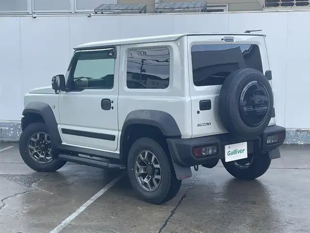 スズキ ジムニー シエラ JC 青森県 2024(令6)年 0.9万km ピュアホワイトP 寒冷地仕様/ワンオーナー/4WD/クリアランスソナー/純正15AW/純正フロアマット/フォグランプ/オートライト/前席シートヒーター/クルーズコントロール/アイドリングストップ/車線逸脱警報/衝突軽減システム/横滑り防止機能/ヒルスタートアシスト/盗難防止装置/UVカットガラス/プライバシーガラス/背面タイヤ/夏タイヤ積み込み有（AW無）/ETC2.0/スペアキー/純正スターター/保証書/取扱説明書/保証書