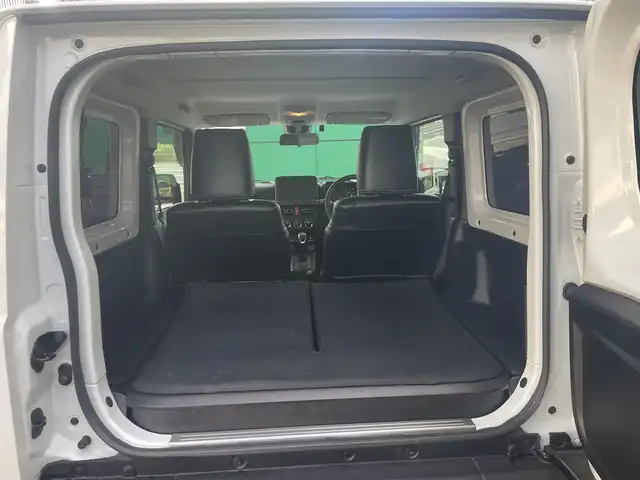 スズキ ジムニー シエラ JC 青森県 2024(令6)年 0.9万km ピュアホワイトP 寒冷地仕様/ワンオーナー/4WD/クリアランスソナー/純正15AW/純正フロアマット/フォグランプ/オートライト/前席シートヒーター/クルーズコントロール/アイドリングストップ/車線逸脱警報/衝突軽減システム/横滑り防止機能/ヒルスタートアシスト/盗難防止装置/UVカットガラス/プライバシーガラス/背面タイヤ/夏タイヤ積み込み有（AW無）/ETC2.0/スペアキー/純正スターター/保証書/取扱説明書/保証書