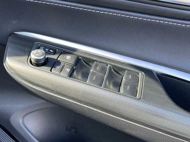 トヨタ ハリアー ハイブリッド Z 岐阜県 2023(令5)年 4.5万km ブラック 登録時走行距離44338km/ディスプレイオーディオ/全方位カメラ/ＪＢＬサウンド/パノラマルーフ/デジタルインナーミラー/ハーフレザーシート/電動リアゲート/パワーシート/ＥＴＣ/ＵＳＢ/Ｂｌｕｅｔｏｏｔｈ/純正アルミホイール/純正フロアマット/プッシュスタート/スマートキー/オートライト/オートハイビーム/コーナーセンサー前後/LEDヘッドライト/衝突軽減システム/ワンオーナー車/レーンキープアシスト/ウィンカーミラー/保証書/取説