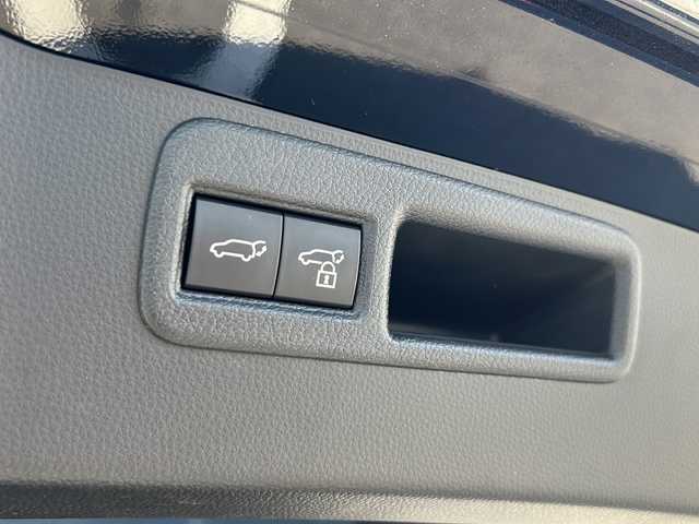 トヨタ ハリアー ハイブリッド Z 岐阜県 2023(令5)年 4.5万km ブラック 登録時走行距離44338km/ディスプレイオーディオ/全方位カメラ/ＪＢＬサウンド/パノラマルーフ/デジタルインナーミラー/ハーフレザーシート/電動リアゲート/パワーシート/ＥＴＣ/ＵＳＢ/Ｂｌｕｅｔｏｏｔｈ/純正アルミホイール/純正フロアマット/プッシュスタート/スマートキー/オートライト/オートハイビーム/コーナーセンサー前後/LEDヘッドライト/衝突軽減システム/ワンオーナー車/レーンキープアシスト/ウィンカーミラー/保証書/取説