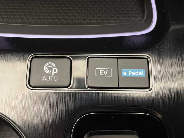 日産 エクストレイル G e－4ORCE 長野県 2024(令6)年 0.5万km ブリリアントホワイトパール 4WD/純正ナビ/フルセグTV/Bluetooth Audio/USB接続/アラウンドビューモニター/パワーバックドア/エマージェンシーブレーキ/レーダークルーズコントロール/ブラインドスポットモニター/プロパイロット/ヘッドアップディスプレイ/デジタルインナーミラー/合皮シート/前席パワーシート/全席シートヒーター/LEDヘッドライト/オートライト/置くだけ充電/フォグランプ/スマートキー/プッシュスタート/純正19インチアルミ/ETC2.0/コーナーセンサー