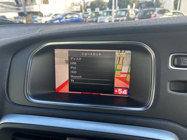 ボルボ Ｖ４０ D4 インスクリプション 東京都 2018(平30)年 4.9万km デニムブルーメタリック 純正HDDナビ/・Bluetooth/TV/CD/DVD/USB/アダクティブクルーズコントロール/レーン・キーピング・エイド/ブラインドスポットモニター/横滑り防止装置/衝突被害軽減システム/盗難防止装置/オートライト/コーナーセンサー/バックカメラ/オートエアコン/純正17インチアルミホイール/電動格納ミラー/ドライブレコーダー/ハーマンカートンオーディオシステム/ETC/スペアキー1本/プッシュスタート/オプションカラー：	デニムブルーメタリック（723）/専用革シート/ウッドパネル