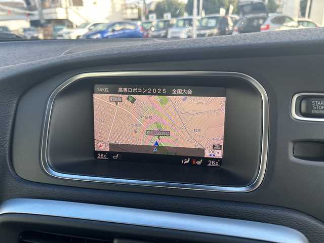 ボルボ Ｖ４０ D4 インスクリプション 東京都 2018(平30)年 4.9万km デニムブルーメタリック 純正HDDナビ/・Bluetooth/TV/CD/DVD/USB/アダクティブクルーズコントロール/レーン・キーピング・エイド/ブラインドスポットモニター/横滑り防止装置/衝突被害軽減システム/盗難防止装置/オートライト/コーナーセンサー/バックカメラ/オートエアコン/純正17インチアルミホイール/電動格納ミラー/ドライブレコーダー/ハーマンカートンオーディオシステム/ETC/スペアキー1本/プッシュスタート/オプションカラー：	デニムブルーメタリック（723）/専用革シート/ウッドパネル