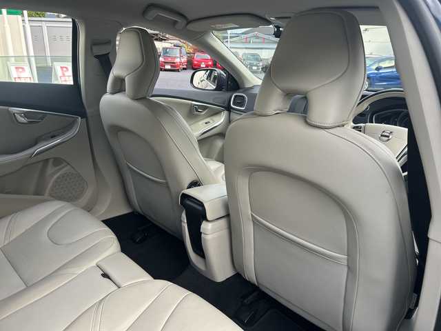 ボルボ Ｖ４０ D4 インスクリプション 東京都 2018(平30)年 4.9万km デニムブルーメタリック 純正HDDナビ/・Bluetooth/TV/CD/DVD/USB/アダクティブクルーズコントロール/レーン・キーピング・エイド/ブラインドスポットモニター/横滑り防止装置/衝突被害軽減システム/盗難防止装置/オートライト/コーナーセンサー/バックカメラ/オートエアコン/純正17インチアルミホイール/電動格納ミラー/ドライブレコーダー/ハーマンカートンオーディオシステム/ETC/スペアキー1本/プッシュスタート/オプションカラー：	デニムブルーメタリック（723）/専用革シート/ウッドパネル