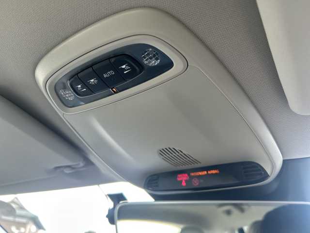 ボルボ Ｖ４０ D4 インスクリプション 東京都 2018(平30)年 4.9万km デニムブルーメタリック 純正HDDナビ/・Bluetooth/TV/CD/DVD/USB/アダクティブクルーズコントロール/レーン・キーピング・エイド/ブラインドスポットモニター/横滑り防止装置/衝突被害軽減システム/盗難防止装置/オートライト/コーナーセンサー/バックカメラ/オートエアコン/純正17インチアルミホイール/電動格納ミラー/ドライブレコーダー/ハーマンカートンオーディオシステム/ETC/スペアキー1本/プッシュスタート/オプションカラー：	デニムブルーメタリック（723）/専用革シート/ウッドパネル