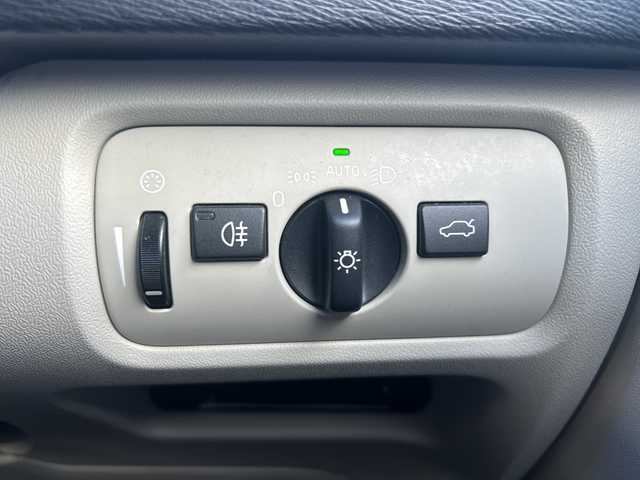 ボルボ Ｖ４０ D4 インスクリプション 東京都 2018(平30)年 4.9万km デニムブルーメタリック 純正HDDナビ/・Bluetooth/TV/CD/DVD/USB/アダクティブクルーズコントロール/レーン・キーピング・エイド/ブラインドスポットモニター/横滑り防止装置/衝突被害軽減システム/盗難防止装置/オートライト/コーナーセンサー/バックカメラ/オートエアコン/純正17インチアルミホイール/電動格納ミラー/ドライブレコーダー/ハーマンカートンオーディオシステム/ETC/スペアキー1本/プッシュスタート/オプションカラー：	デニムブルーメタリック（723）/専用革シート/ウッドパネル