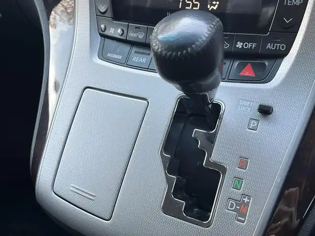 トヨタ アルファード 240S 栃木県 2012(平24)年 13.2万km ブラック (株)IDOMが運営する【じしゃロン宇都宮店】の自社ローン対象車両になります。こちらは現金ご利用時の価格です。自社ローンご希望の方は別途その旨お申付け下さい。/純正ナビ/バックカメラ/フルセグ/Ｂｌｕｅｔｏｏｔｈ/フリップダウンモニター/両側パワースライドドア/ビルトインＥＴＣ/スマートキー/ＨＩＤヘッドライト/オートライト/フォグライト