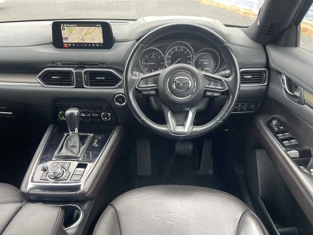 マツダ ＣＸ－８ XD Lパッケージ 鳥取県 2018(平30)年 6.8万km マシーングレープレミアムM 純正メモリナビ/(CD/DVD/BT/フルセグTV)/全方位カメラ/衝突被害軽減システム/車線逸脱警報/レーダークルーズコントロール/レザーシート/横滑り防止装置/ETC/アイドリングストップ/LEDヘッドライト/フォグランプ/オートライト/ウィンカーミラー/電動格納ミラー/純正19インチAW/シートヒーター/後席シートヒーター/パワーシート/ステアリングヒーター/BSM/ヘッドアップディスプレイ/パワーバックドア/電子パーキングブレーキ/オートホールド/プッシュスタート/スマートキー/純正フロアマット/ドアバイザー/スペアキー/取扱説明書/保証書