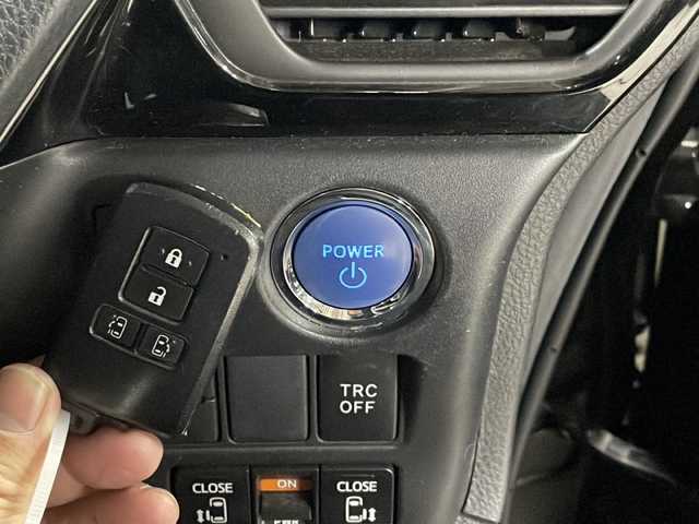 トヨタ ヴォクシー ハイブリッド ZS 煌 愛知県 2018(平30)年 5.8万km イナズマスパーキングブラックガラスフレーク 純正9インチSDナビゲーション/CD DVD フルセグTV Bluetooth/バックカメラ/ビルトインETC/トヨタセーフティセンス/レーンデパーチャーアラート/オートマチックハイビーム/純正フリップダウンモニター/両側パワースライドドア/クルーズコントロール/LEDヘッドライト/オートライト/フォグライト/シートヒーター(D/N)/横滑り防止装置/純正16インチアルミホイール/ウィンカーミラー/電動格納ミラー/スマートキー/エンジンプッシュスタート/ドアバイザー/フロアマット
