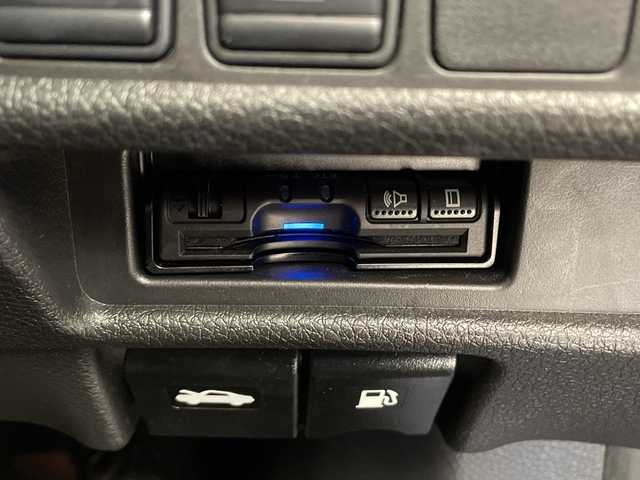 日産 エクストレイル 20Xi 千葉県 2018(平30)年 3.3万km ブリリアントホワイトパール 4WD/純正SDナビ&フルセグTV&CD&DVD&USB&BT/プロパイロット/アダプティブクルーズコントロール/レーンキープアシスト/エマージェンシーブレーキ/コーナーセンサー/アイドリングストップ/側方支援/後側方支援/駐車支援/純正ドライブレコーダー/デジタルインナーミラー/パワーバックドア/カプロンシート/ステアリングスイッチ/全方位カメラ/ビルトインETC/LEDヘッドライト/オートライト/フロントフォグランプ/電動格納ミラー/ウィンカーミラー/ドアミラーヒーター/電動ホールド/オートホールド/純正18インチAW装着/純正フロアマット/純正ドアバイザー/プッシュスタート/スマートキー