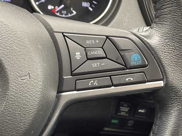 日産 エクストレイル 20Xi 千葉県 2018(平30)年 3.3万km ブリリアントホワイトパール 4WD/純正SDナビ&フルセグTV&CD&DVD&USB&BT/プロパイロット/アダプティブクルーズコントロール/レーンキープアシスト/エマージェンシーブレーキ/コーナーセンサー/アイドリングストップ/側方支援/後側方支援/駐車支援/純正ドライブレコーダー/デジタルインナーミラー/パワーバックドア/カプロンシート/ステアリングスイッチ/全方位カメラ/ビルトインETC/LEDヘッドライト/オートライト/フロントフォグランプ/電動格納ミラー/ウィンカーミラー/ドアミラーヒーター/電動ホールド/オートホールド/純正18インチAW装着/純正フロアマット/純正ドアバイザー/プッシュスタート/スマートキー