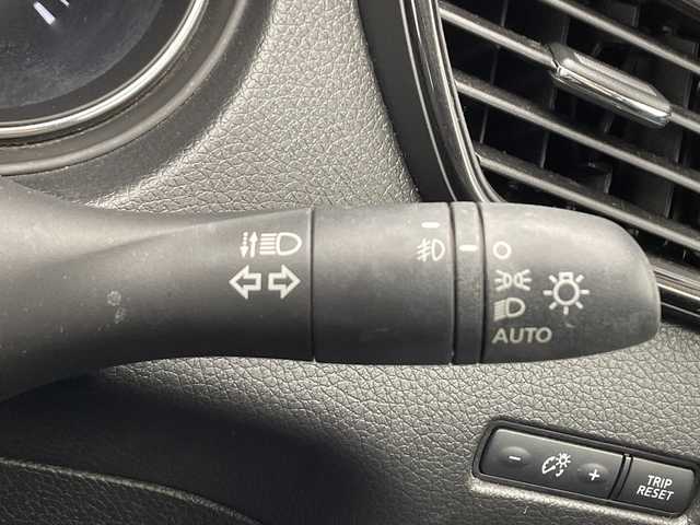 日産 エクストレイル 20Xi 千葉県 2018(平30)年 3.3万km ブリリアントホワイトパール 4WD/純正SDナビ&フルセグTV&CD&DVD&USB&BT/プロパイロット/アダプティブクルーズコントロール/レーンキープアシスト/エマージェンシーブレーキ/コーナーセンサー/アイドリングストップ/側方支援/後側方支援/駐車支援/純正ドライブレコーダー/デジタルインナーミラー/パワーバックドア/カプロンシート/ステアリングスイッチ/全方位カメラ/ビルトインETC/LEDヘッドライト/オートライト/フロントフォグランプ/電動格納ミラー/ウィンカーミラー/ドアミラーヒーター/電動ホールド/オートホールド/純正18インチAW装着/純正フロアマット/純正ドアバイザー/プッシュスタート/スマートキー