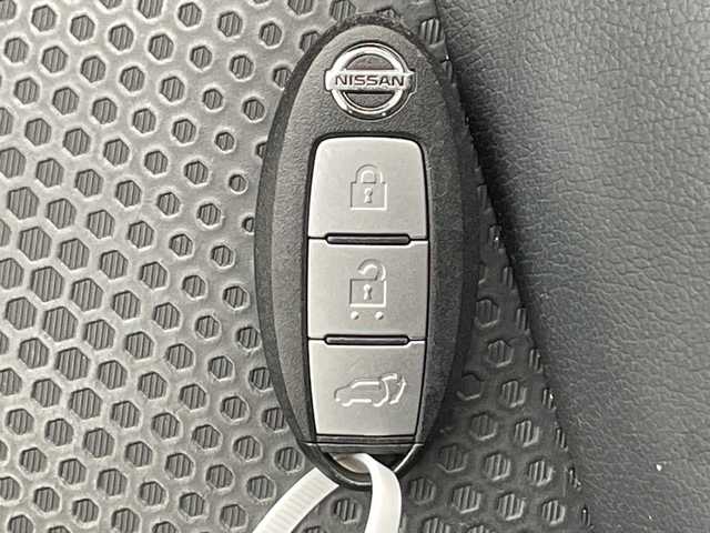 日産 エクストレイル 20Xi 千葉県 2018(平30)年 3.3万km ブリリアントホワイトパール 4WD/純正SDナビ&フルセグTV&CD&DVD&USB&BT/プロパイロット/アダプティブクルーズコントロール/レーンキープアシスト/エマージェンシーブレーキ/コーナーセンサー/アイドリングストップ/側方支援/後側方支援/駐車支援/純正ドライブレコーダー/デジタルインナーミラー/パワーバックドア/カプロンシート/ステアリングスイッチ/全方位カメラ/ビルトインETC/LEDヘッドライト/オートライト/フロントフォグランプ/電動格納ミラー/ウィンカーミラー/ドアミラーヒーター/電動ホールド/オートホールド/純正18インチAW装着/純正フロアマット/純正ドアバイザー/プッシュスタート/スマートキー