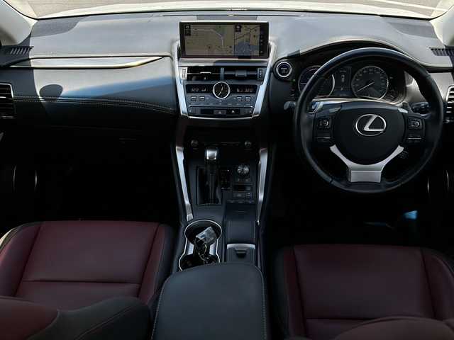 レクサス ＮＸ 300h Iパッケージ 岡山県 2018(平30)年 8.4万km ソニッククォーツ パノラマルーフ/純正メモリーナビ/フルセグTV/USB/Micro-SD/DVD/Blu-ray/Bluetooth/プレミアムサウンド10スピーカー/パノラミックビューモニター/プリクラッシュセーフティシステムセット/・レーダークルーズコントロール/・プリクラッシュセーフティ/・レーンキープアシスト/純正18インチAW/3眼LEDオートヘッドライト/パワーバックドア/専用赤革スポーツシート/シートヒーター/ドライブレコーダー/禁煙車/保証書