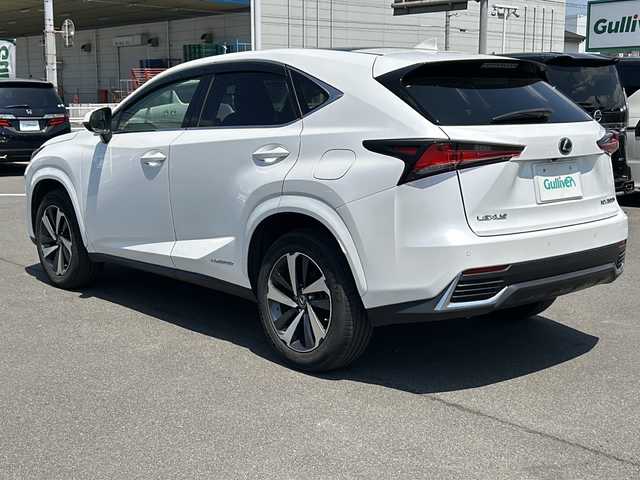レクサス ＮＸ 300h Iパッケージ 岡山県 2018(平30)年 8.4万km ソニッククォーツ パノラマルーフ/純正メモリーナビ/フルセグTV/USB/Micro-SD/DVD/Blu-ray/Bluetooth/プレミアムサウンド10スピーカー/パノラミックビューモニター/プリクラッシュセーフティシステムセット/・レーダークルーズコントロール/・プリクラッシュセーフティ/・レーンキープアシスト/純正18インチAW/3眼LEDオートヘッドライト/パワーバックドア/専用赤革スポーツシート/シートヒーター/ドライブレコーダー/禁煙車/保証書