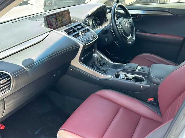 レクサス ＮＸ 300h Iパッケージ 岡山県 2018(平30)年 8.4万km ソニッククォーツ パノラマルーフ/純正メモリーナビ/フルセグTV/USB/Micro-SD/DVD/Blu-ray/Bluetooth/プレミアムサウンド10スピーカー/パノラミックビューモニター/プリクラッシュセーフティシステムセット/・レーダークルーズコントロール/・プリクラッシュセーフティ/・レーンキープアシスト/純正18インチAW/3眼LEDオートヘッドライト/パワーバックドア/専用赤革スポーツシート/シートヒーター/ドライブレコーダー/禁煙車/保証書