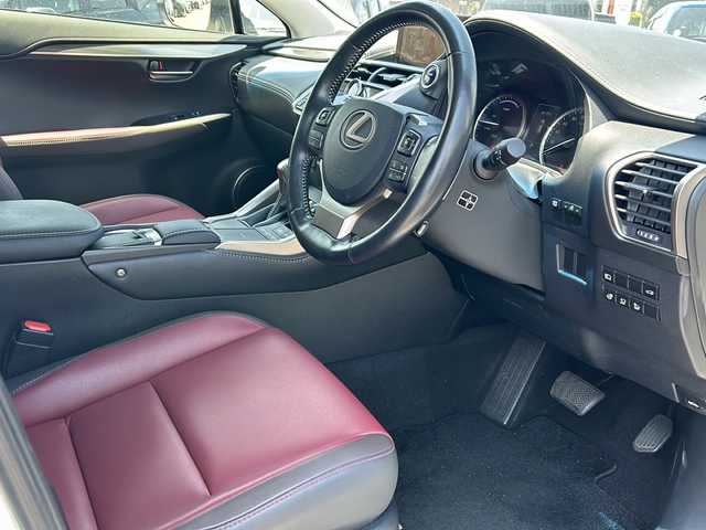 レクサス ＮＸ 300h Iパッケージ 岡山県 2018(平30)年 8.4万km ソニッククォーツ パノラマルーフ/純正メモリーナビ/フルセグTV/USB/Micro-SD/DVD/Blu-ray/Bluetooth/プレミアムサウンド10スピーカー/パノラミックビューモニター/プリクラッシュセーフティシステムセット/・レーダークルーズコントロール/・プリクラッシュセーフティ/・レーンキープアシスト/純正18インチAW/3眼LEDオートヘッドライト/パワーバックドア/専用赤革スポーツシート/シートヒーター/ドライブレコーダー/禁煙車/保証書