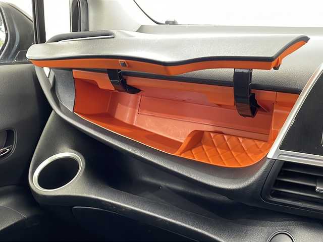 トヨタ シエンタ ハイブリッド G 栃木県 2022(令4)年 4万km ブラックマイカ メモリナビ/(CD/ワンセグTV/Bluetooth)/バックカメラ/スマートキー/クルーズコントロール/ドライブレコーダー/両側パワースライドドア/LEDヘッドライト/革巻きステアリング/ウィンカーミラー/電動格納ミラー