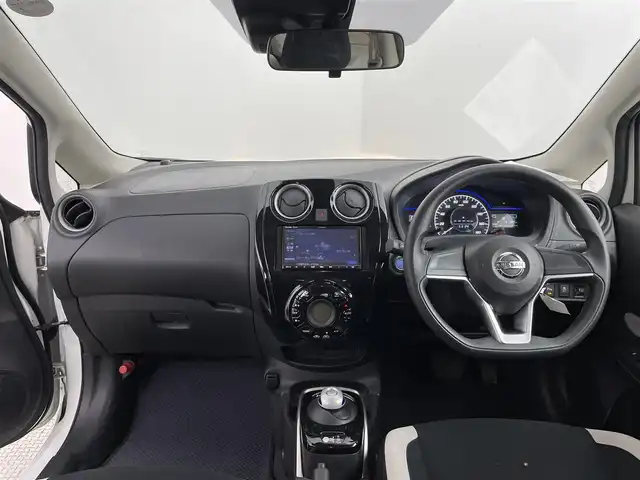 日産 ノート e－パワー B FOUR 道央・札幌 2019(令1)年 2.2万km ホワイト ・4WD/・寒冷地仕様/・社外ＳＤナビ/・Bluetooth/FM/AM/・バックカメラ/・衝突軽減防止/・レーンキープアシスト/・クリアランスソナー/・アイドリングストップ/・横滑り防止装置/・ＥＴＣ/・オートライト/・ＨＩＤヘッドライト/・スマートキー/・スペアキー/・プッシュスタート/・社外フロアマット/・保証書/・取扱説明書