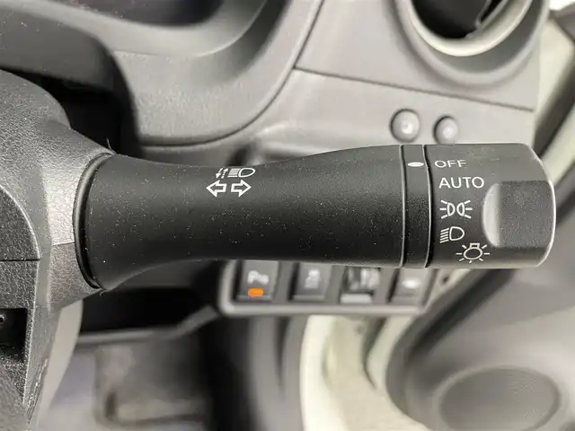日産 ノート e－パワー B FOUR 道央・札幌 2019(令1)年 2.2万km ホワイト ・4WD/・寒冷地仕様/・社外ＳＤナビ/・Bluetooth/FM/AM/・バックカメラ/・衝突軽減防止/・レーンキープアシスト/・クリアランスソナー/・アイドリングストップ/・横滑り防止装置/・ＥＴＣ/・オートライト/・ＨＩＤヘッドライト/・スマートキー/・スペアキー/・プッシュスタート/・社外フロアマット/・保証書/・取扱説明書