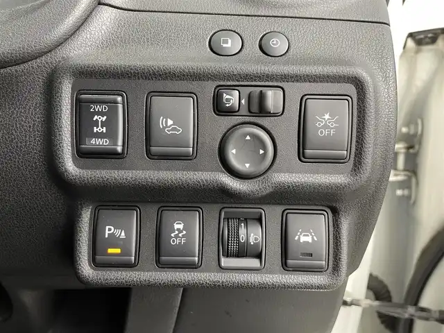日産 ノート e－パワー B FOUR 道央・札幌 2019(令1)年 2.2万km ホワイト ・4WD/・寒冷地仕様/・社外ＳＤナビ/・Bluetooth/FM/AM/・バックカメラ/・衝突軽減防止/・レーンキープアシスト/・クリアランスソナー/・アイドリングストップ/・横滑り防止装置/・ＥＴＣ/・オートライト/・ＨＩＤヘッドライト/・スマートキー/・スペアキー/・プッシュスタート/・社外フロアマット/・保証書/・取扱説明書