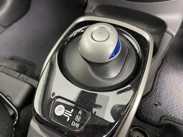 日産 ノート e－パワー B FOUR 道央・札幌 2019(令1)年 2.2万km ホワイト ・4WD/・寒冷地仕様/・社外ＳＤナビ/・Bluetooth/FM/AM/・バックカメラ/・衝突軽減防止/・レーンキープアシスト/・クリアランスソナー/・アイドリングストップ/・横滑り防止装置/・ＥＴＣ/・オートライト/・ＨＩＤヘッドライト/・スマートキー/・スペアキー/・プッシュスタート/・社外フロアマット/・保証書/・取扱説明書