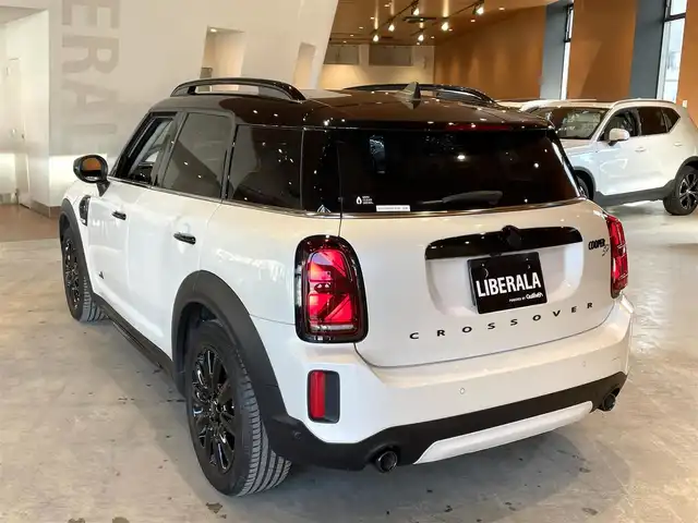 ＭＩＮＩ ＢＭＷ ミニ クロスオーバー クーパー SD オール4 道央・札幌 2023(令5)年 0.5万km 白 CLASSIC TRIM/ハイグロスブラックルーフレール/ピアノブラックエクステリア/18インチアロイホイールピンスポークブラック/純正HDDナビ/バックカメラ/PDC/パーキングアシスト/ハーフレザーシート/シートヒーター/LED/ACC/パワーテールゲート
