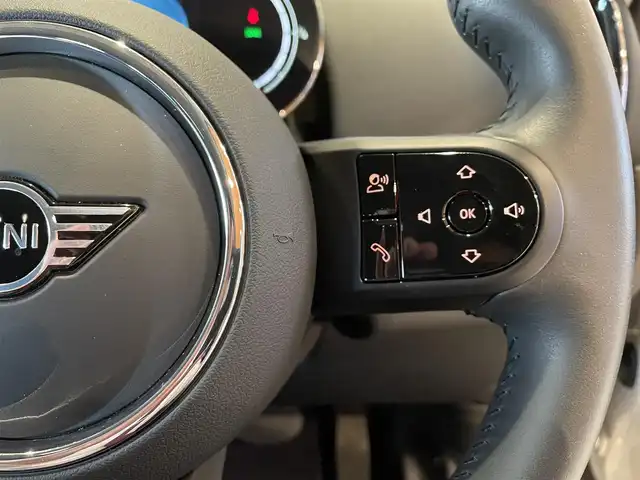 ＭＩＮＩ ＢＭＷ ミニ クロスオーバー クーパー SD オール4 道央・札幌 2023(令5)年 0.5万km 白 CLASSIC TRIM/ハイグロスブラックルーフレール/ピアノブラックエクステリア/18インチアロイホイールピンスポークブラック/純正HDDナビ/バックカメラ/PDC/パーキングアシスト/ハーフレザーシート/シートヒーター/LED/ACC/パワーテールゲート