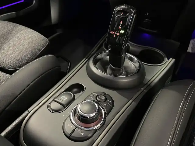 ＭＩＮＩ ＢＭＷ ミニ クロスオーバー クーパー SD オール4 道央・札幌 2023(令5)年 0.5万km 白 CLASSIC TRIM/ハイグロスブラックルーフレール/ピアノブラックエクステリア/18インチアロイホイールピンスポークブラック/純正HDDナビ/バックカメラ/PDC/パーキングアシスト/ハーフレザーシート/シートヒーター/LED/ACC/パワーテールゲート