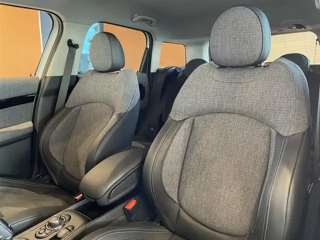 ＭＩＮＩ ＢＭＷ ミニ クロスオーバー クーパー SD オール4 道央・札幌 2023(令5)年 0.5万km 白 CLASSIC TRIM/ハイグロスブラックルーフレール/ピアノブラックエクステリア/18インチアロイホイールピンスポークブラック/純正HDDナビ/バックカメラ/PDC/パーキングアシスト/ハーフレザーシート/シートヒーター/LED/ACC/パワーテールゲート