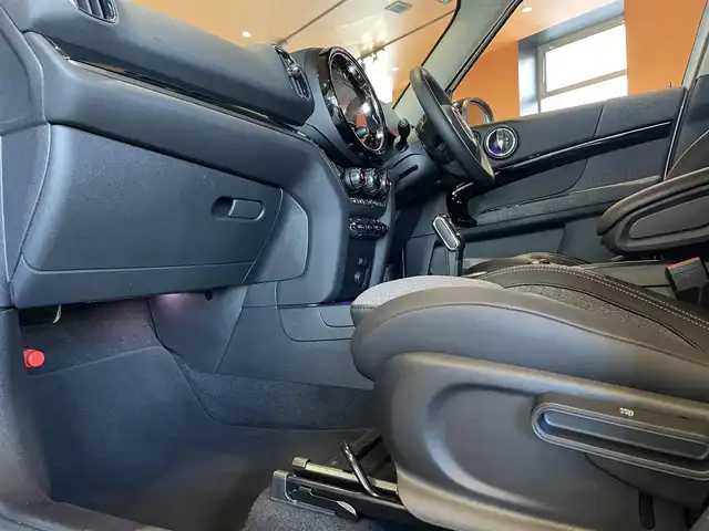 ＭＩＮＩ ＢＭＷ ミニ クロスオーバー クーパー SD オール4 道央・札幌 2023(令5)年 0.5万km 白 CLASSIC TRIM/ハイグロスブラックルーフレール/ピアノブラックエクステリア/18インチアロイホイールピンスポークブラック/純正HDDナビ/バックカメラ/PDC/パーキングアシスト/ハーフレザーシート/シートヒーター/LED/ACC/パワーテールゲート