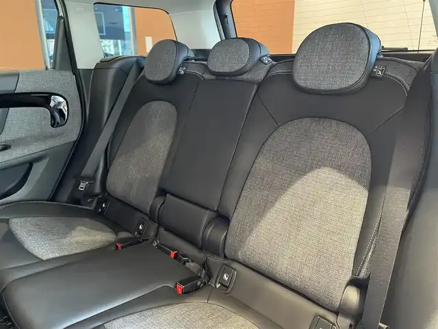 ＭＩＮＩ ＢＭＷ ミニ クロスオーバー クーパー SD オール4 道央・札幌 2023(令5)年 0.5万km 白 CLASSIC TRIM/ハイグロスブラックルーフレール/ピアノブラックエクステリア/18インチアロイホイールピンスポークブラック/純正HDDナビ/バックカメラ/PDC/パーキングアシスト/ハーフレザーシート/シートヒーター/LED/ACC/パワーテールゲート