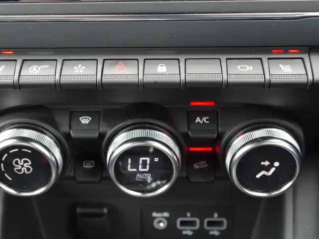 ルノー ルノー キャプチャー インテンス テックパック 埼玉県 2021(令3)年 3.1万km 白 ブラックレザーシート /アダプティブクルーズコントロール /CarPlay /パークセンサー /ブラインドスポットモニター /全周囲カメラ /ドラレコ /ETC /前席シートヒーター /ステアリングヒーター /アイドリングストップシステム