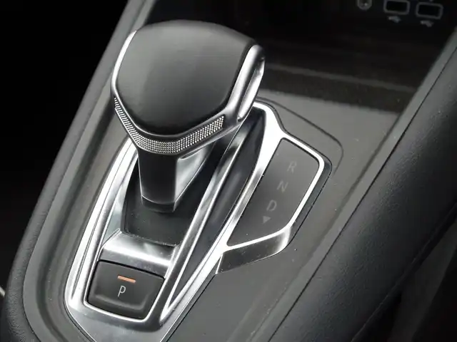 ルノー ルノー キャプチャー インテンス テックパック 埼玉県 2021(令3)年 3.1万km 白 ブラックレザーシート /アダプティブクルーズコントロール /CarPlay /パークセンサー /ブラインドスポットモニター /全周囲カメラ /ドラレコ /ETC /前席シートヒーター /ステアリングヒーター /アイドリングストップシステム