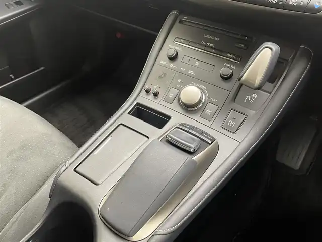 レクサス ＣＴ 200h 兵庫県 2019(令1)年 7.2万km ソニッククォーツ 純正SDナビ/フルセグ CD DVD BT MSV/バックカメラ/ビルトインETC2.0/シートヒーター/レーダークルーズコントロール/プリクラッシュセーフティー/LDA/ヘッドライトレベライザー/オートライト/オートハイビーム/純正15インチアルミホイール/純正フロアマット/ドアバイザー/スマートキー/スペアキー