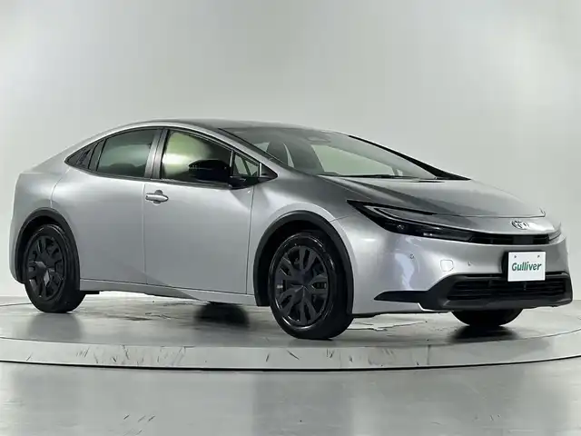 トヨタ プリウス X 佐賀県 2023(令5)年 5.6万km シルバーメタリック 社外7型ナビ/BlueTooth AM FM/バックカメラ/ETC/衝突軽減ブレーキ/レーンキープアシスト/レーダークルーズコントロール/ブラインドスポットモニター/革巻きステアリング/ステアリングスイッチ/オートライト/オートマチックハイビーム