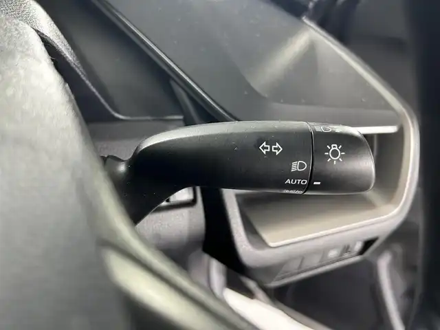 トヨタ プリウス X 佐賀県 2023(令5)年 5.6万km シルバーメタリック 社外7型ナビ/BlueTooth AM FM/バックカメラ/ETC/衝突軽減ブレーキ/レーンキープアシスト/レーダークルーズコントロール/ブラインドスポットモニター/革巻きステアリング/ステアリングスイッチ/オートライト/オートマチックハイビーム