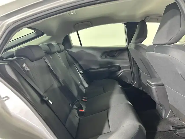 トヨタ プリウス X 佐賀県 2023(令5)年 5.6万km シルバーメタリック 社外7型ナビ/BlueTooth AM FM/バックカメラ/ETC/衝突軽減ブレーキ/レーンキープアシスト/レーダークルーズコントロール/ブラインドスポットモニター/革巻きステアリング/ステアリングスイッチ/オートライト/オートマチックハイビーム