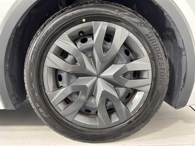 トヨタ プリウス X 佐賀県 2023(令5)年 5.6万km シルバーメタリック 社外7型ナビ/BlueTooth AM FM/バックカメラ/ETC/衝突軽減ブレーキ/レーンキープアシスト/レーダークルーズコントロール/ブラインドスポットモニター/革巻きステアリング/ステアリングスイッチ/オートライト/オートマチックハイビーム