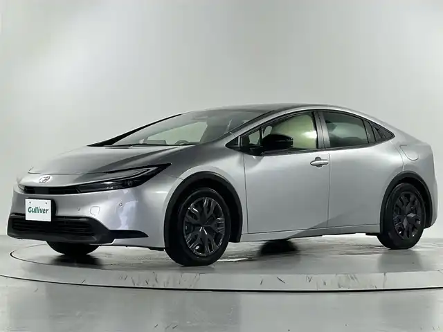 トヨタ プリウス X 佐賀県 2023(令5)年 5.6万km シルバーメタリック 社外7型ナビ/BlueTooth AM FM/バックカメラ/ETC/衝突軽減ブレーキ/レーンキープアシスト/レーダークルーズコントロール/ブラインドスポットモニター/革巻きステアリング/ステアリングスイッチ/オートライト/オートマチックハイビーム