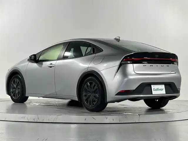 トヨタ プリウス X 佐賀県 2023(令5)年 5.6万km シルバーメタリック 社外7型ナビ/BlueTooth AM FM/バックカメラ/ETC/衝突軽減ブレーキ/レーンキープアシスト/レーダークルーズコントロール/ブラインドスポットモニター/革巻きステアリング/ステアリングスイッチ/オートライト/オートマチックハイビーム