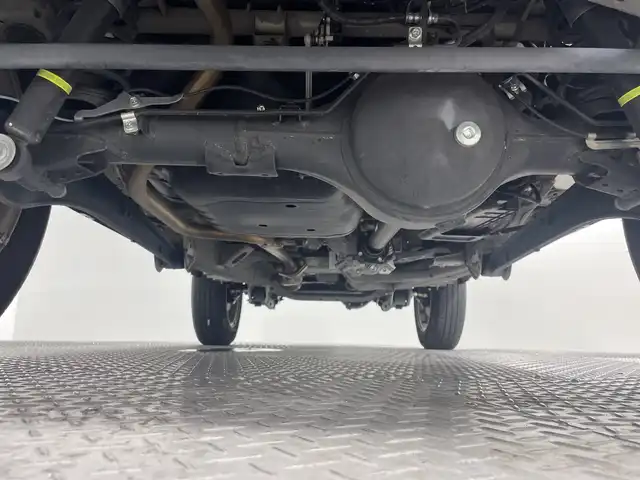 スズキ ジムニー XC 神奈川県 2020(令2)年 3.7万km ミディアムグレー 純正7型SDナビゲーション【CN-RZ765W】/AM FM Bluetooth フルセグ SD CD DVD USB/バックカメラ/セーフティサポート/デュアルセンサーブレーキサポート/誤発進抑制機能/車線逸脱警報機能/ふらつき警報/先行車発進お知らせ機能/標識認識機能/クルーズコントロール/ダウンヒルアシストコントロール/ビルトインETC/ステアリングリモコン/前方ドライブレコーダー/前席シートヒーター/純正フロアマット/純正16インチアルミホイル/LEDヘッドライト/オートライト/オートマチックハイビーム/フォグランプ