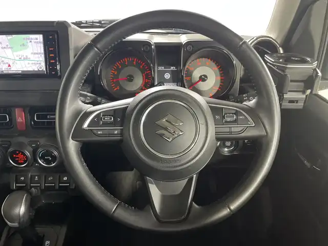 スズキ ジムニー XC 神奈川県 2020(令2)年 3.7万km ミディアムグレー 純正7型SDナビゲーション【CN-RZ765W】/AM FM Bluetooth フルセグ SD CD DVD USB/バックカメラ/セーフティサポート/デュアルセンサーブレーキサポート/誤発進抑制機能/車線逸脱警報機能/ふらつき警報/先行車発進お知らせ機能/標識認識機能/クルーズコントロール/ダウンヒルアシストコントロール/ビルトインETC/ステアリングリモコン/前方ドライブレコーダー/前席シートヒーター/純正フロアマット/純正16インチアルミホイル/LEDヘッドライト/オートライト/オートマチックハイビーム/フォグランプ